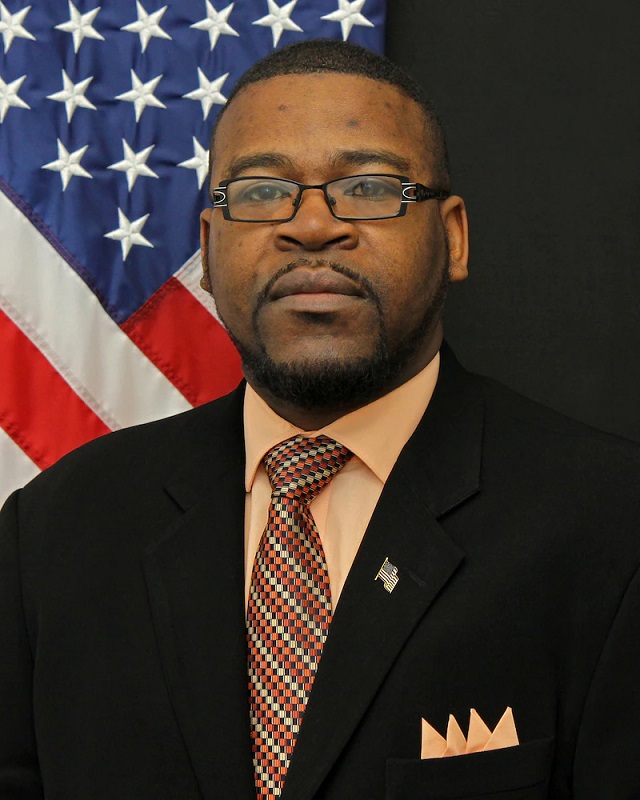 Noel manages a diverse team of 20 civilians and support contractors to make the PEO function. He spearheads a far ranging set of competencies to include current/future operations, Chief Information Officer, Security, Public/Congressional Affairs, Protocol, Graphics as well as Industry Affairs.