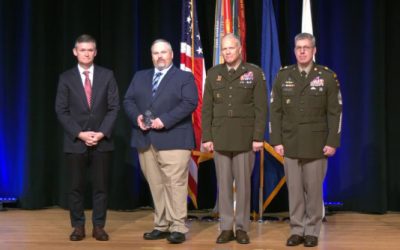 Project Manager EW&C star receives Army Acquisition Excellence award